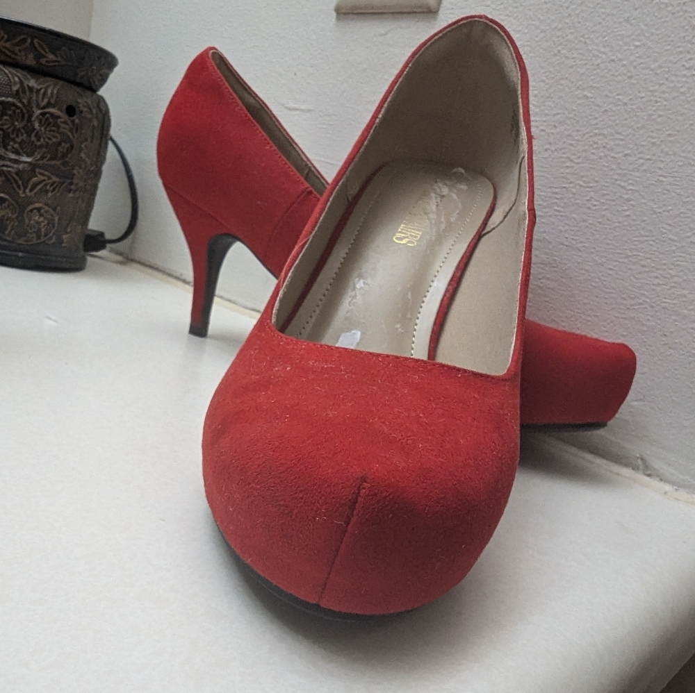 Red high heels 👠